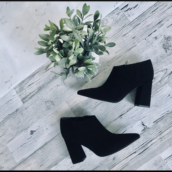 Marc Fisher Shoes - 🎉HP🎉 MARC FISHER JAYLA BLACK SUEDE BOOTIE 6.5